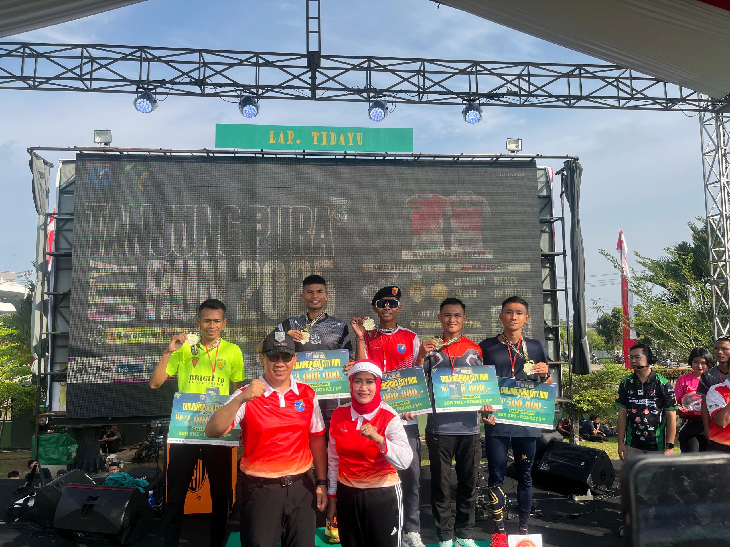 Tampil Perkasa di Lintasan, Prajurit Satgas Pamtas RI-Malaysia Yonkav 3/AC Raih Juara