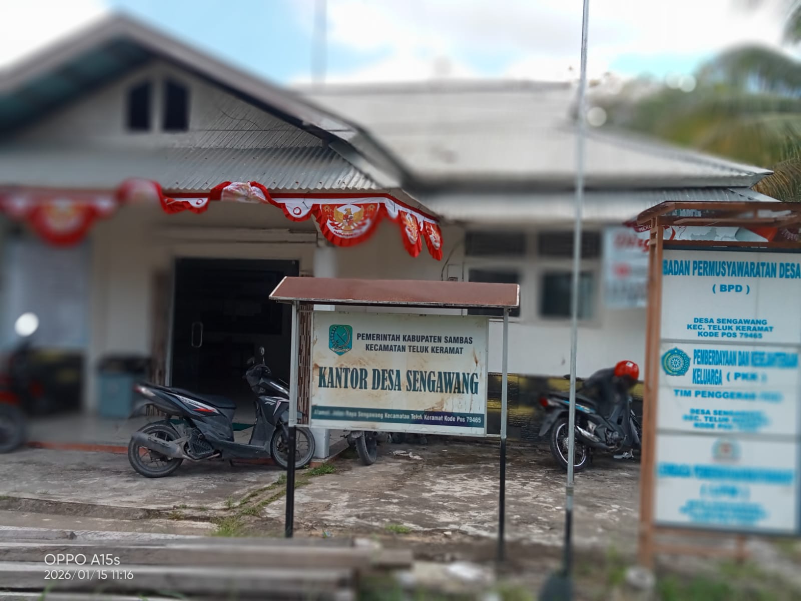Kadus Desa Sengawang Mengaku Adanya Pemotongan BLT Kasra Rp : 100 Ribu Rupiah, Per KPM