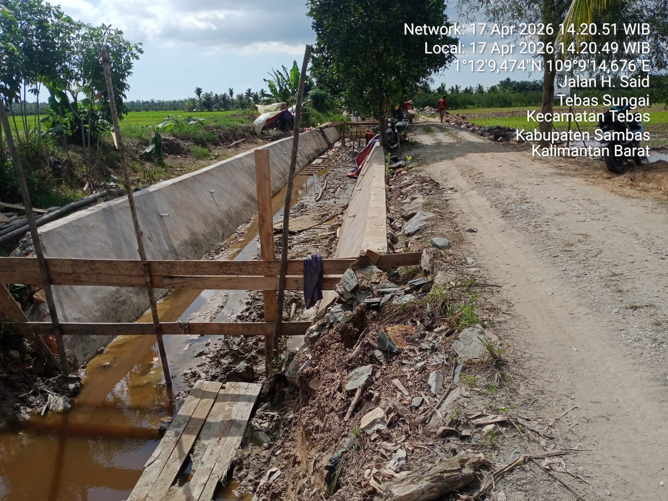Klarifikasi Kontraktor: Komitmen Pelaksanaan K3 di Proyek Irigasi Rawa Komplek Tebas